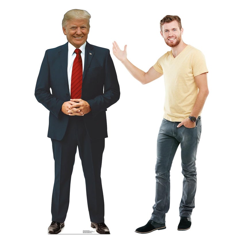 Cardboard People شخصيات كرتونية للرئيس دونالد ترامب مع ربطة عنق حمراء بحجم الحياة - Image 3